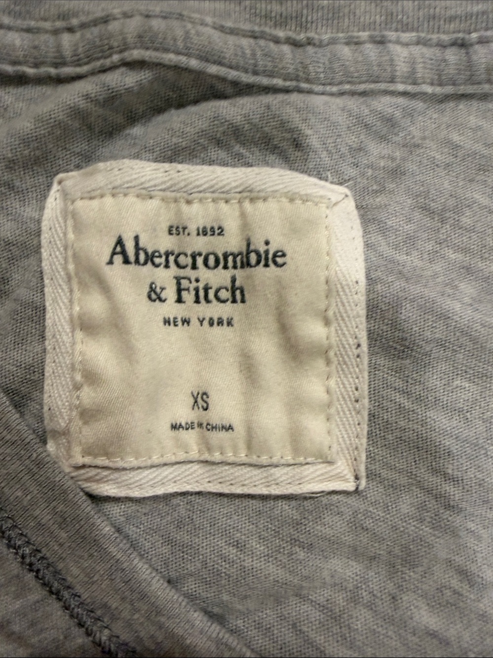XS Abercrombie & Fitch Heather Gray Short Sleeve SEQUIN/BEADED logo Vneck summer - Picture 4 of 11